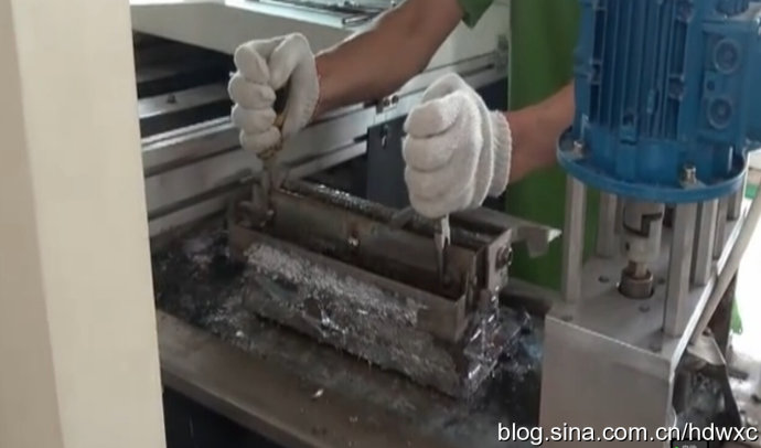 安徽本公司推出免费清理波峰焊锡炉，受到了不少客户的认可！